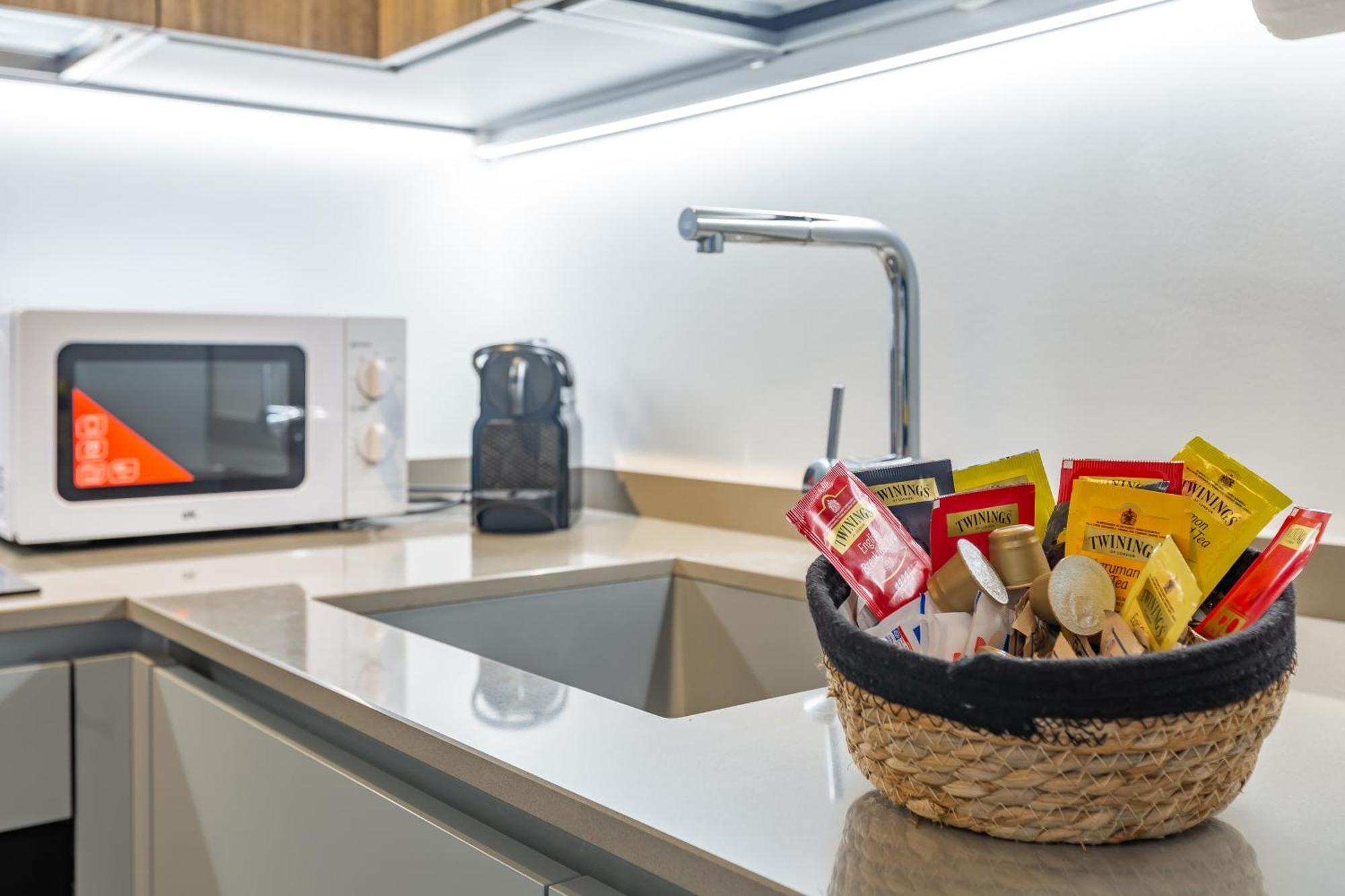 Aurealiving - Trastevere Suite With Rooftop & Gym, Your Place In Rom Exterior foto
